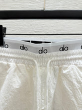 ALO STRAIGHT-LEG PANTS STYLE 84